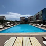 Side Legend Hotel